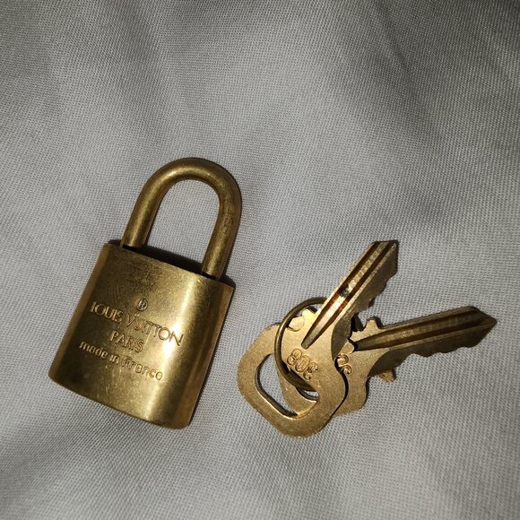 Louis Vuitton Key - Picture 1 of 2